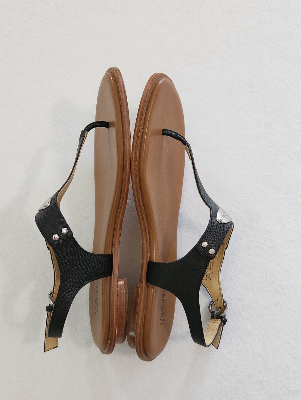 Michael Kors Women’s Black Leather T-Strap Sandals Size 9.5 - Picture 6 of 9